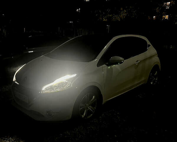 Білий Пежо 208, об'ємом двигуна 1.6 л та пробігом 77 тис. км за 8800 $, фото 23 на Automoto.ua