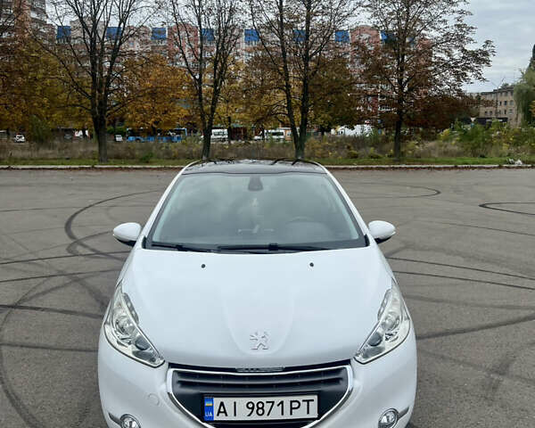 Білий Пежо 208, об'ємом двигуна 1.6 л та пробігом 77 тис. км за 8800 $, фото 4 на Automoto.ua