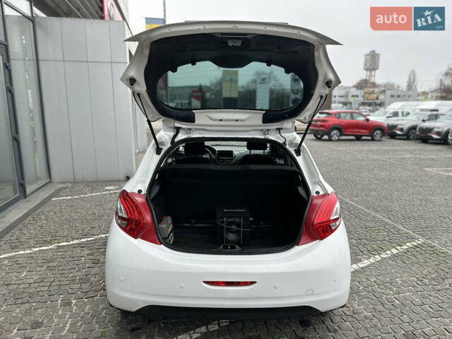 Белый Пежо 208, объемом двигателя 1 л и пробегом 102 тыс. км за 5500 $, фото 13 на Automoto.ua