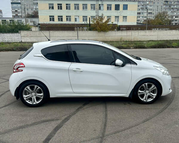 Білий Пежо 208, об'ємом двигуна 1.6 л та пробігом 77 тис. км за 8800 $, фото 6 на Automoto.ua