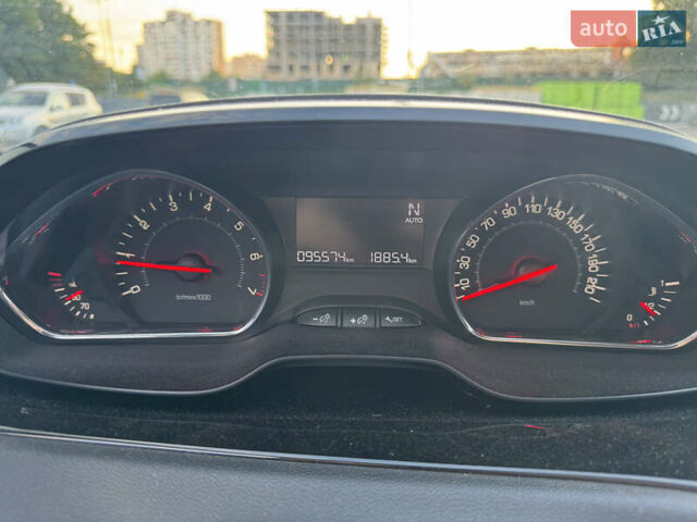 Белый Пежо 208, объемом двигателя 1.2 л и пробегом 95 тыс. км за 7100 $, фото 12 на Automoto.ua