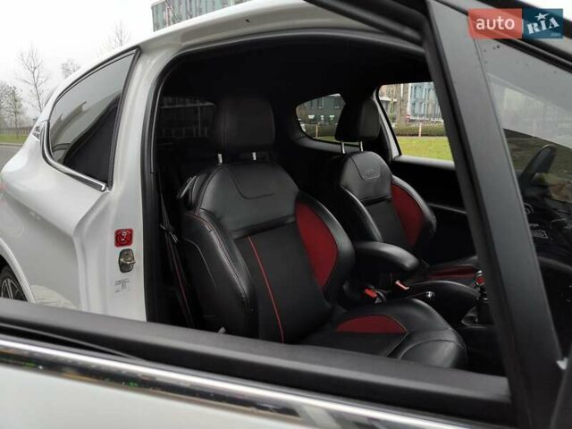 Белый Пежо 208, объемом двигателя 1.6 л и пробегом 137 тыс. км за 6990 $, фото 30 на Automoto.ua