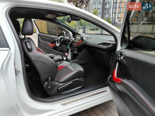 Білий Пежо 208, об'ємом двигуна 1.6 л та пробігом 137 тис. км за 6990 $, фото 26 на Automoto.ua