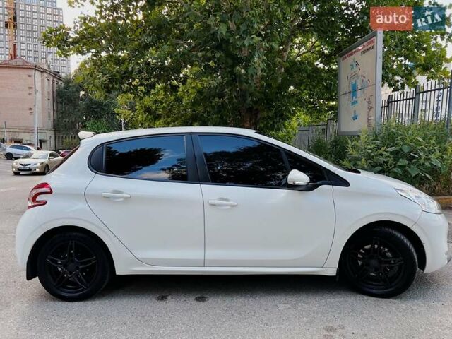 Белый Пежо 208, объемом двигателя 1.56 л и пробегом 175 тыс. км за 7900 $, фото 36 на Automoto.ua