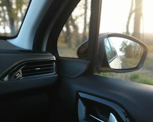 Белый Пежо 208, объемом двигателя 1.2 л и пробегом 107 тыс. км за 7650 $, фото 54 на Automoto.ua