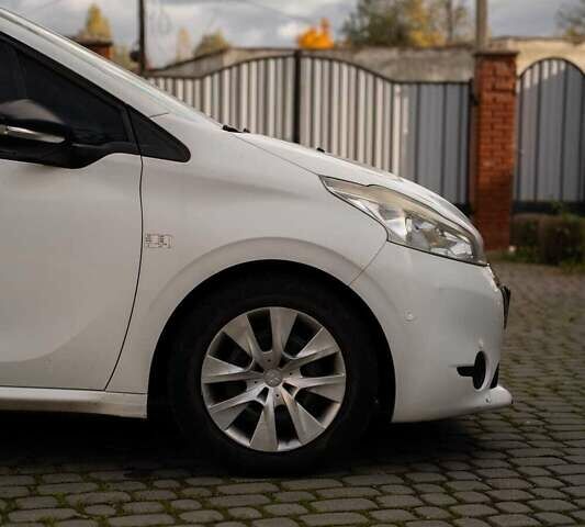 Белый Пежо 208, объемом двигателя 1.4 л и пробегом 187 тыс. км за 5900 $, фото 16 на Automoto.ua