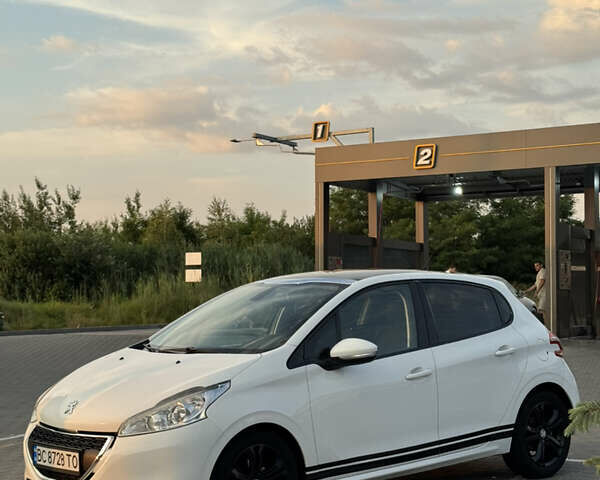 Белый Пежо 208, объемом двигателя 1.6 л и пробегом 127 тыс. км за 8100 $, фото 3 на Automoto.ua