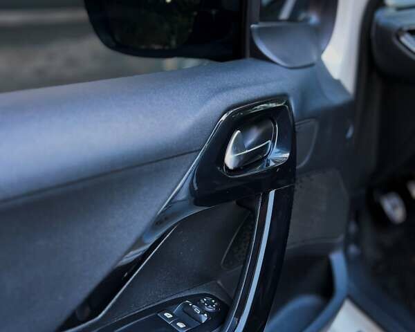 Белый Пежо 208, объемом двигателя 1.56 л и пробегом 175 тыс. км за 7900 $, фото 14 на Automoto.ua