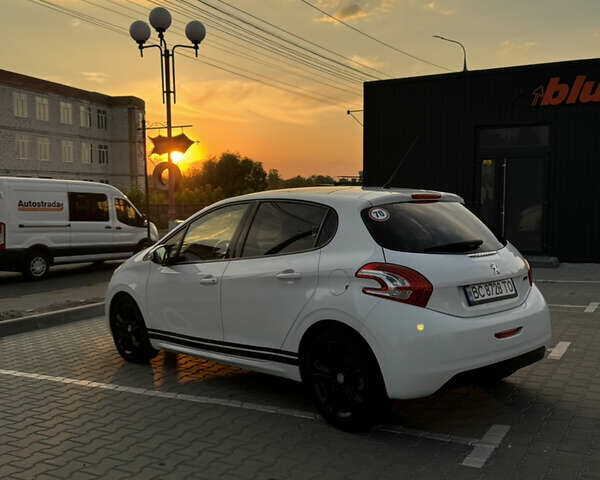 Белый Пежо 208, объемом двигателя 1.6 л и пробегом 127 тыс. км за 8100 $, фото 5 на Automoto.ua