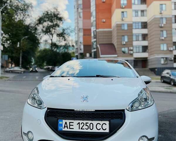 Белый Пежо 208, объемом двигателя 1.56 л и пробегом 175 тыс. км за 7900 $, фото 7 на Automoto.ua