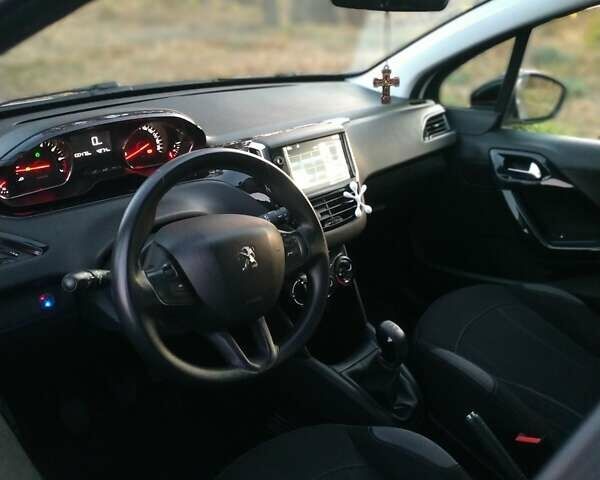Белый Пежо 208, объемом двигателя 1.2 л и пробегом 107 тыс. км за 7650 $, фото 81 на Automoto.ua