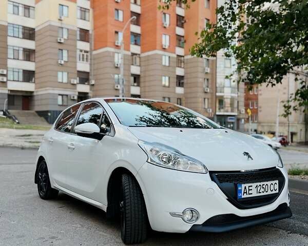 Белый Пежо 208, объемом двигателя 1.56 л и пробегом 175 тыс. км за 7900 $, фото 12 на Automoto.ua