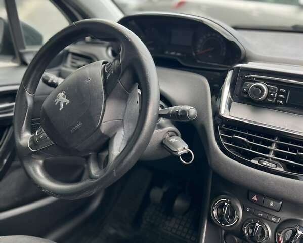 Белый Пежо 208, объемом двигателя 1.4 л и пробегом 186 тыс. км за 6400 $, фото 9 на Automoto.ua