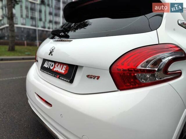 Белый Пежо 208, объемом двигателя 1.6 л и пробегом 137 тыс. км за 6990 $, фото 18 на Automoto.ua