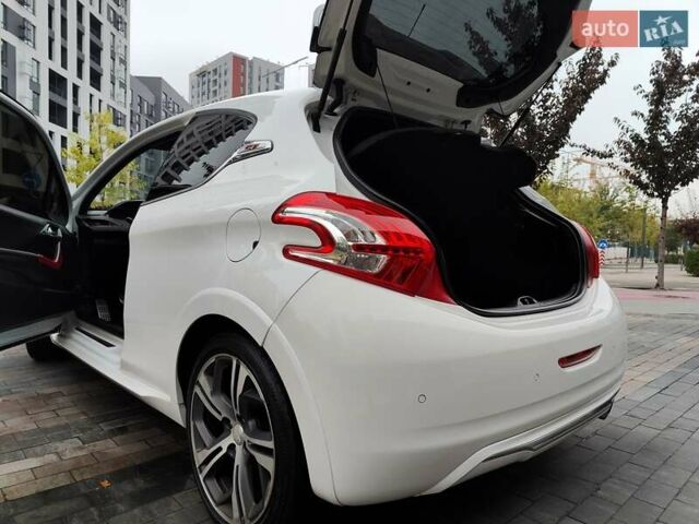 Білий Пежо 208, об'ємом двигуна 1.6 л та пробігом 137 тис. км за 6990 $, фото 13 на Automoto.ua