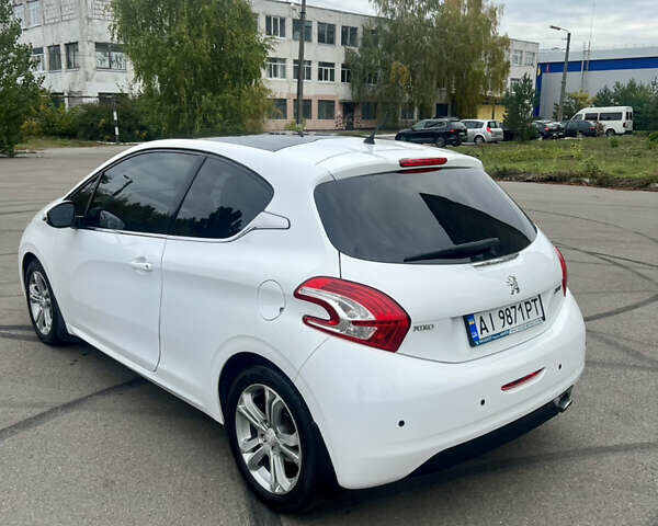 Білий Пежо 208, об'ємом двигуна 1.6 л та пробігом 77 тис. км за 8800 $, фото 8 на Automoto.ua