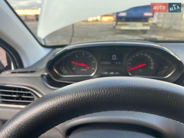 Пежо 208 2013 в Житомире на Automoto.ua Белый Пежо 208, объемом двигателя 1.57 л и пробегом 255 тыс. км за 5700 $, фото 2 на Automoto.ua