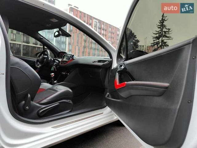 Белый Пежо 208, объемом двигателя 1.6 л и пробегом 137 тыс. км за 6990 $, фото 45 на Automoto.ua