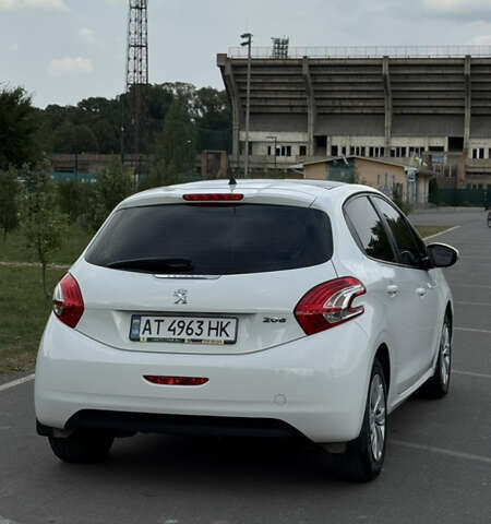 Пежо 208 2014 в Ивано-Франковске на Automoto.ua Белый Пежо 208, объемом двигателя 1.2 л и пробегом 93 тыс. км за 7500 $, фото 1 на Automoto.ua