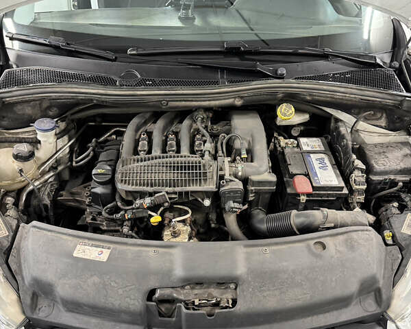 Белый Пежо 208, объемом двигателя 1.2 л и пробегом 105 тыс. км за 8200 $, фото 13 на Automoto.ua