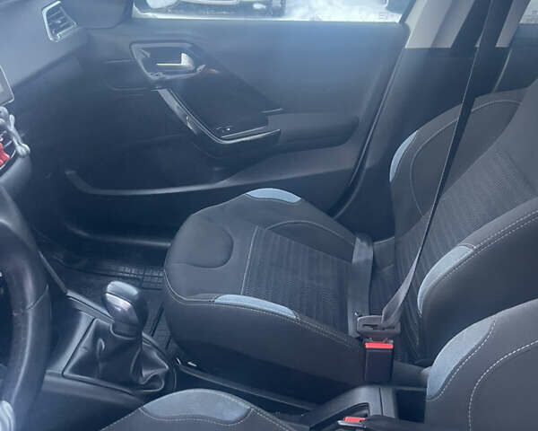 Білий Пежо 208, об'ємом двигуна 1.2 л та пробігом 227 тис. км за 7500 $, фото 20 на Automoto.ua