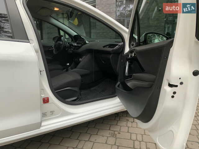 Белый Пежо 208, объемом двигателя 1.4 л и пробегом 164 тыс. км за 7600 $, фото 25 на Automoto.ua