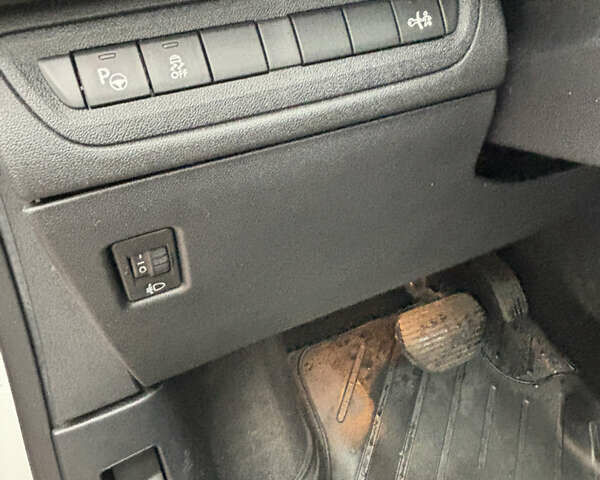 Білий Пежо 208, об'ємом двигуна 1.6 л та пробігом 159 тис. км за 9100 $, фото 29 на Automoto.ua