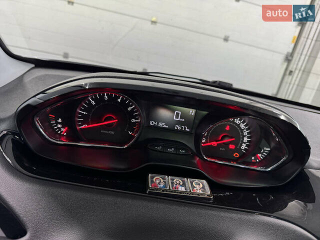 Белый Пежо 208, объемом двигателя 1.2 л и пробегом 105 тыс. км за 8200 $, фото 9 на Automoto.ua