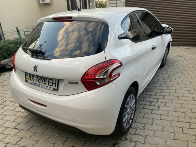 Белый Пежо 208, объемом двигателя 1 л и пробегом 91 тыс. км за 3350 $, фото 5 на Automoto.ua