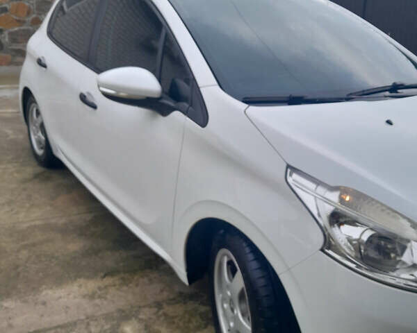 Белый Пежо 208, объемом двигателя 1.4 л и пробегом 164 тыс. км за 7200 $, фото 2 на Automoto.ua