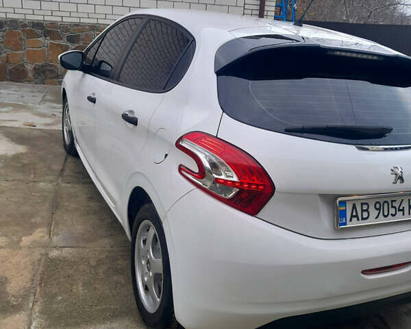 Белый Пежо 208, объемом двигателя 1.4 л и пробегом 164 тыс. км за 7200 $, фото 7 на Automoto.ua