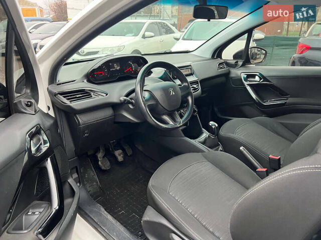Белый Пежо 208, объемом двигателя 1 л и пробегом 116 тыс. км за 5800 $, фото 11 на Automoto.ua