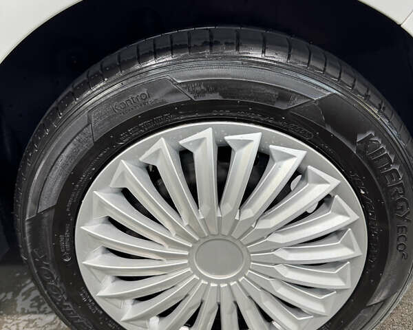 Белый Пежо 208, объемом двигателя 1.2 л и пробегом 105 тыс. км за 8200 $, фото 23 на Automoto.ua