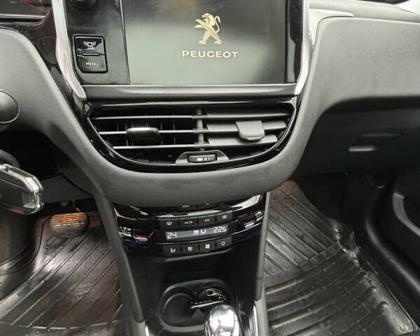 Білий Пежо 208, об'ємом двигуна 1.6 л та пробігом 159 тис. км за 9100 $, фото 15 на Automoto.ua