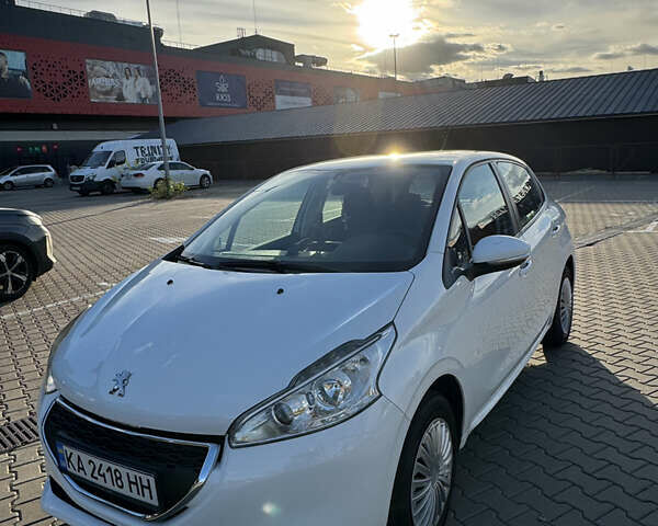 Белый Пежо 208, объемом двигателя 1.2 л и пробегом 105 тыс. км за 8200 $, фото 1 на Automoto.ua