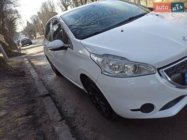 Белый Пежо 208, объемом двигателя 1.2 л и пробегом 133 тыс. км за 7900 $, фото 22 на Automoto.ua