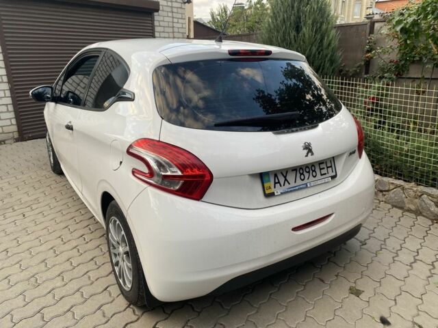 Белый Пежо 208, объемом двигателя 1 л и пробегом 91 тыс. км за 3350 $, фото 7 на Automoto.ua