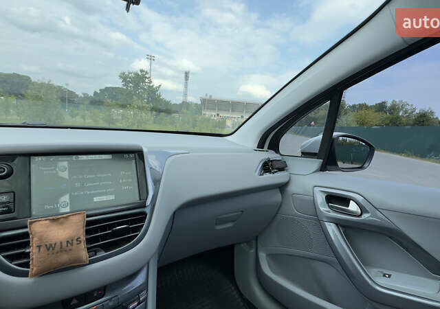 Пежо 208 2014 в Ивано-Франковске на Automoto.ua Белый Пежо 208, объемом двигателя 1.2 л и пробегом 93 тыс. км за 7500 $, фото 8 на Automoto.ua