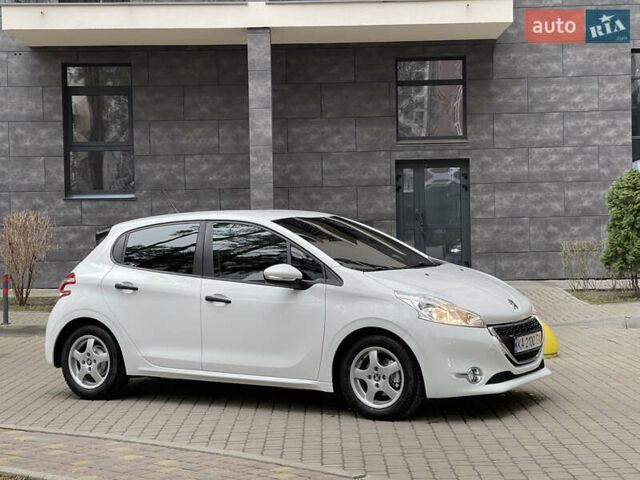 Белый Пежо 208, объемом двигателя 1.4 л и пробегом 164 тыс. км за 7600 $, фото 2 на Automoto.ua
