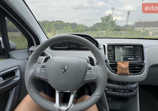 Пежо 208 2014 в Ивано-Франковске на Automoto.ua Белый Пежо 208, объемом двигателя 1.2 л и пробегом 93 тыс. км за 7500 $, фото 10 на Automoto.ua