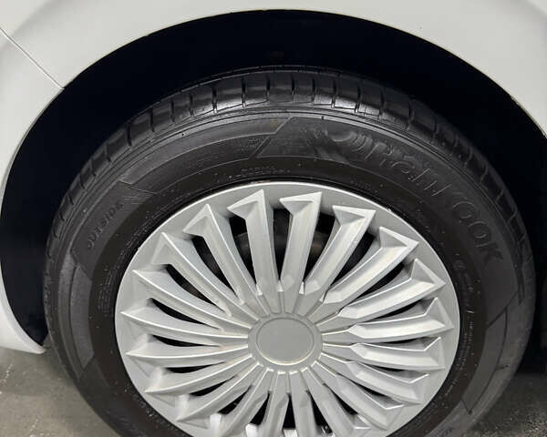 Белый Пежо 208, объемом двигателя 1.2 л и пробегом 105 тыс. км за 8200 $, фото 22 на Automoto.ua