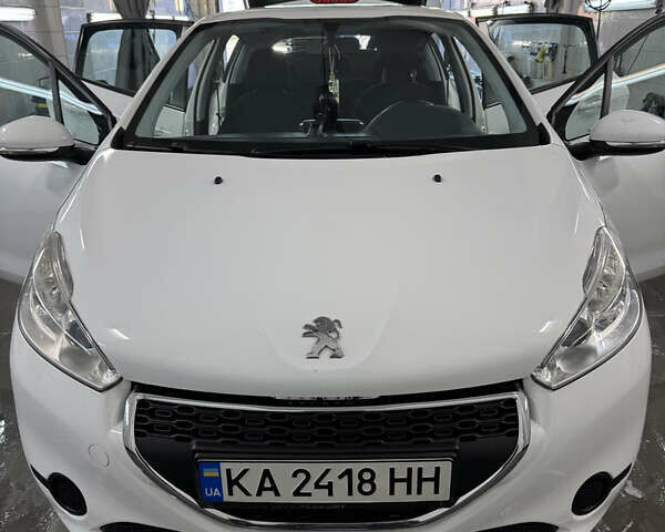 Белый Пежо 208, объемом двигателя 1.2 л и пробегом 105 тыс. км за 8200 $, фото 20 на Automoto.ua