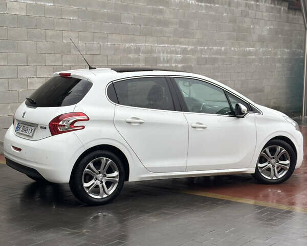 Білий Пежо 208, об'ємом двигуна 1.6 л та пробігом 159 тис. км за 9100 $, фото 5 на Automoto.ua