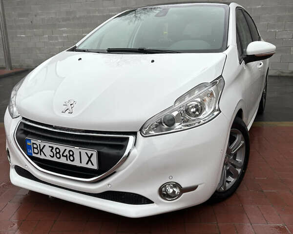 Білий Пежо 208, об'ємом двигуна 1.6 л та пробігом 159 тис. км за 9100 $, фото 4 на Automoto.ua