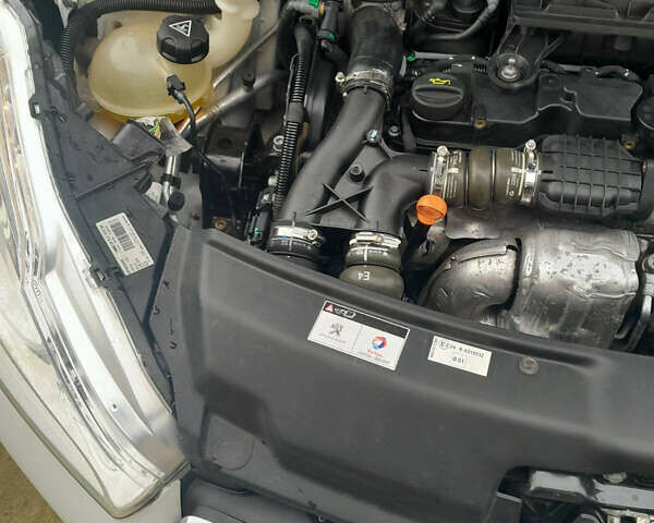 Белый Пежо 208, объемом двигателя 1.4 л и пробегом 164 тыс. км за 7200 $, фото 17 на Automoto.ua