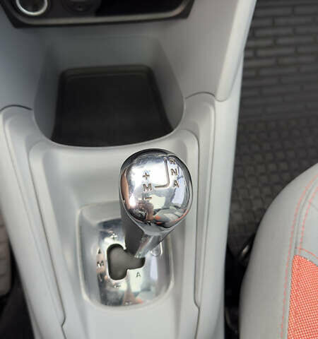 Пежо 208 2014 в Ивано-Франковске на Automoto.ua Белый Пежо 208, объемом двигателя 1.2 л и пробегом 93 тыс. км за 7500 $, фото 7 на Automoto.ua