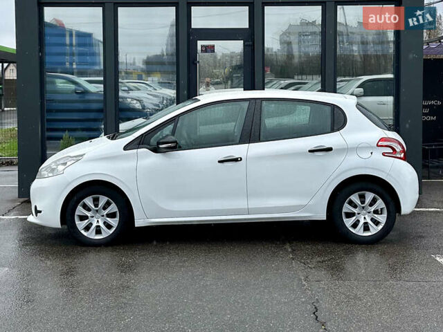 Белый Пежо 208, объемом двигателя 1.4 л и пробегом 180 тыс. км за 6500 $, фото 2 на Automoto.ua