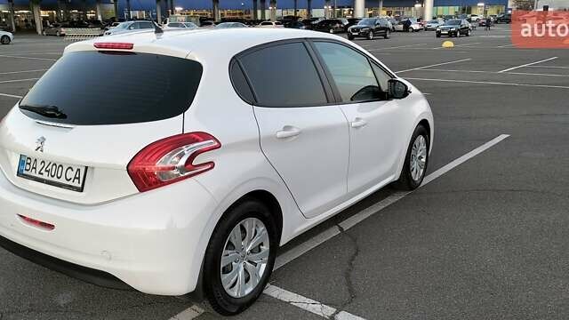 Белый Пежо 208, объемом двигателя 1.4 л и пробегом 199 тыс. км за 7600 $, фото 5 на Automoto.ua
