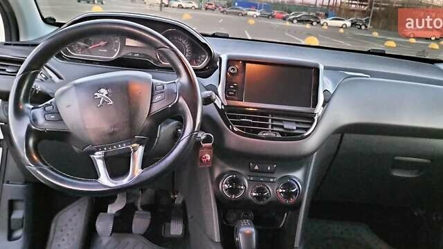 Белый Пежо 208, объемом двигателя 1.4 л и пробегом 199 тыс. км за 7600 $, фото 15 на Automoto.ua