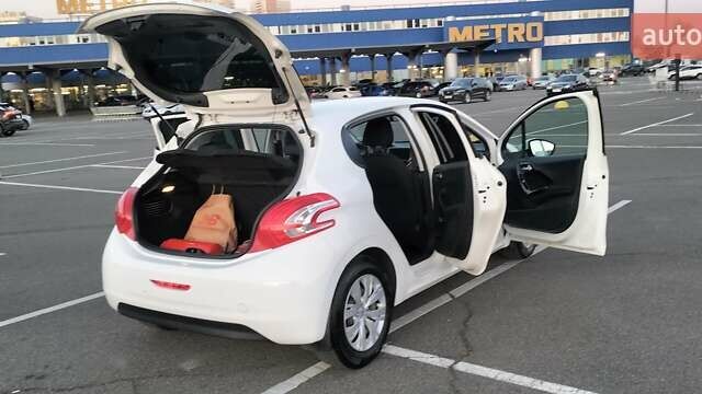 Белый Пежо 208, объемом двигателя 1.4 л и пробегом 199 тыс. км за 7600 $, фото 21 на Automoto.ua